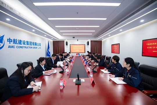 华体会在线召开党委理论学习中心组 （扩大）学习会议